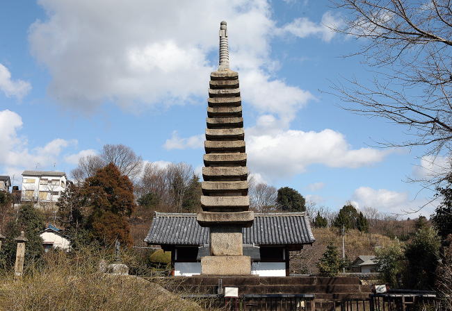 般若寺（はんにゃじ）十三重石塔